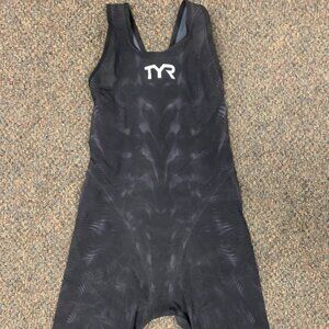 TYR Venzo (Closed back, size 23)
